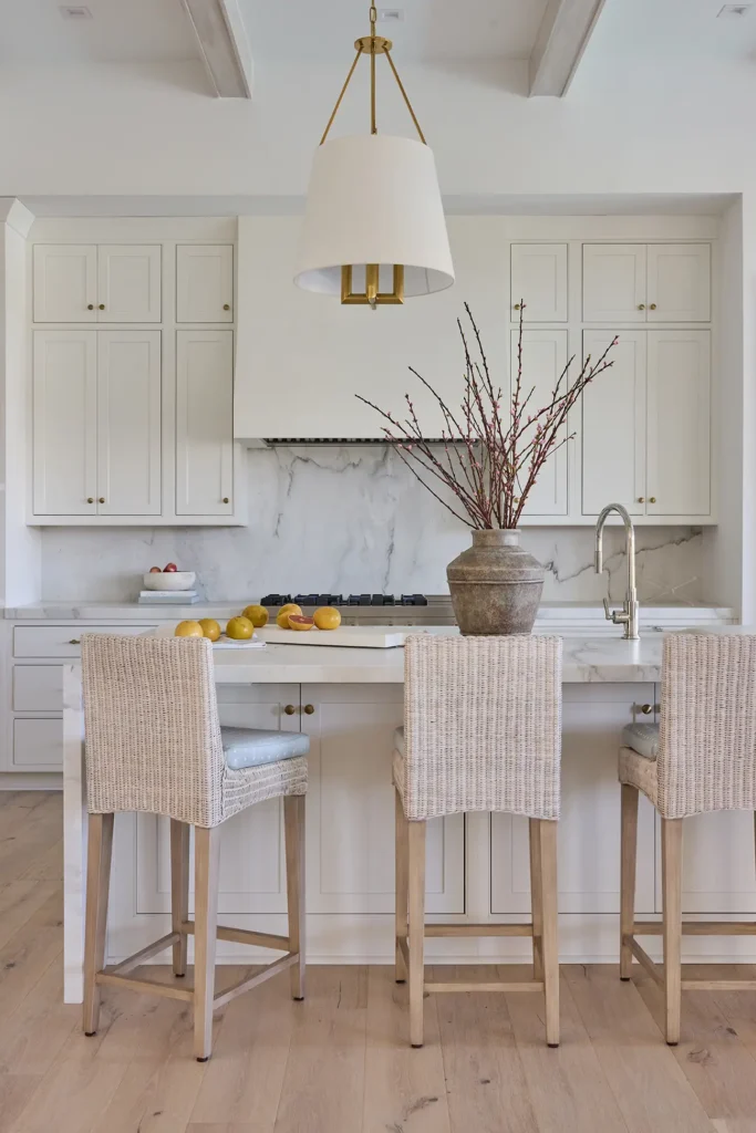Alesch Portfolio custom kitchen renovation in Ponte Vedra Beach Florida - see the Alesch Custom Builder Portfolio for a look at new home projects, custom home renovations and major large scale home renovations.